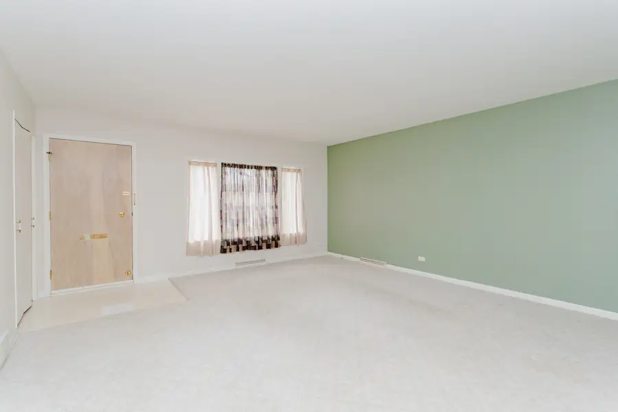 818 Leahy Circle, Des Plaines, IL 60016 - #3