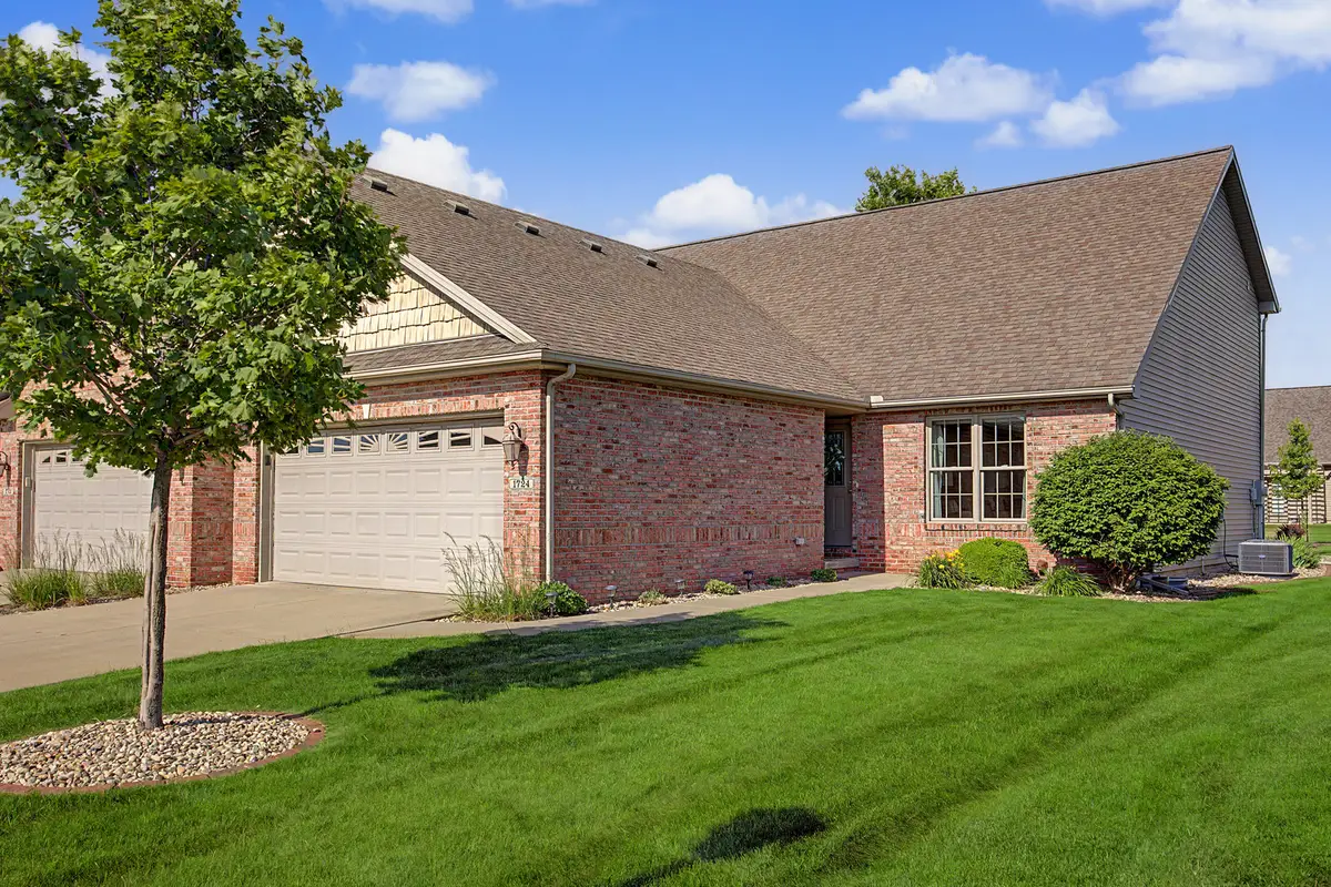 1724 Dunraven Road, Bloomington, IL 61704 - #1