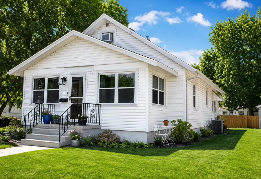 1601 W Jefferson Street, Ottawa, IL 61350 - #2
