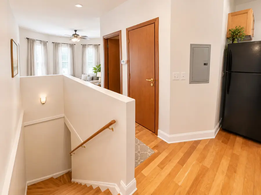 1647 W Sherwin Avenue #1, Chicago, IL 60626 - #2