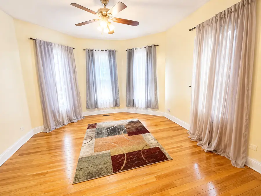 1647 W Sherwin Avenue #1, Chicago, IL 60626 - #3