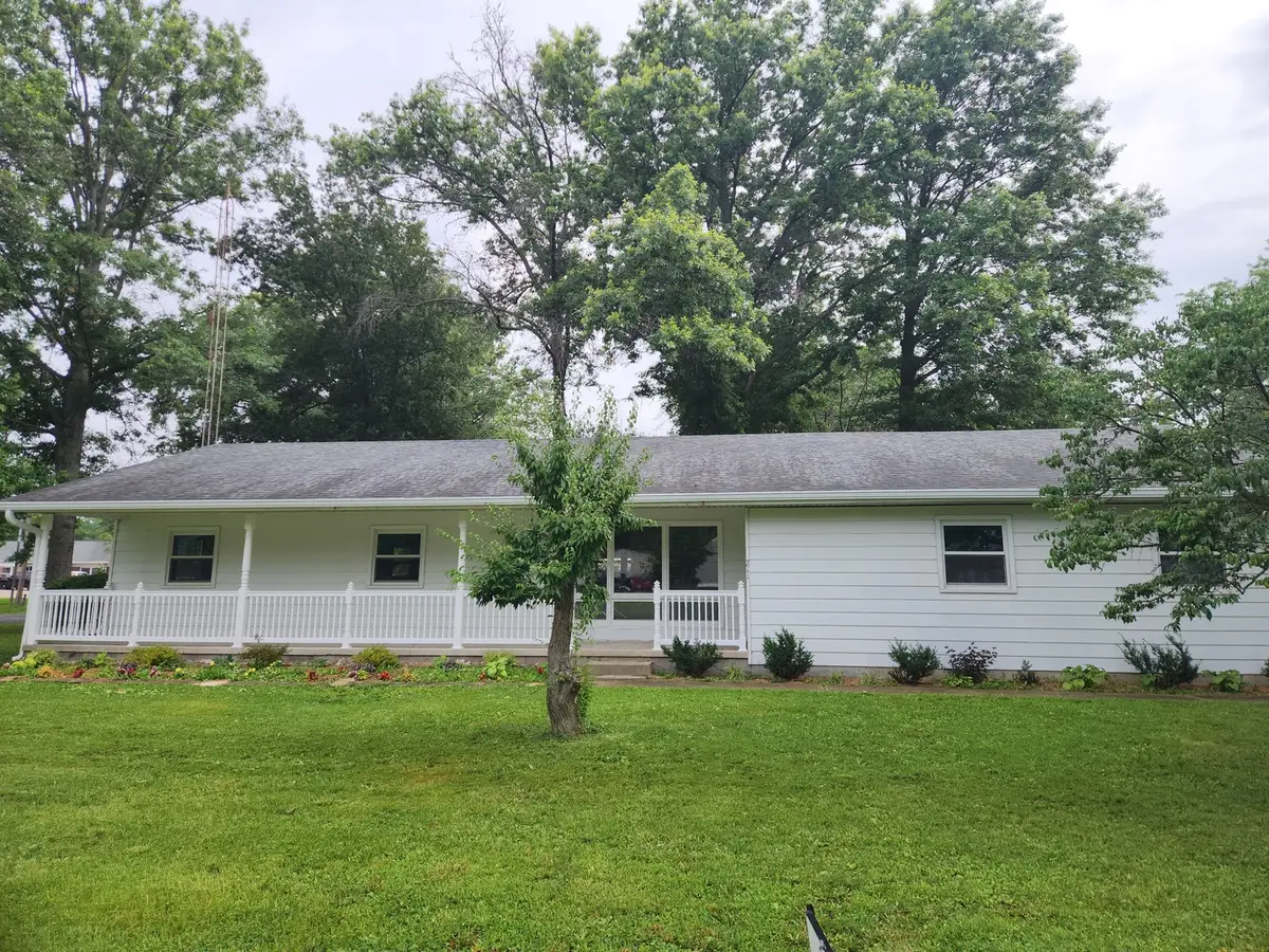 211 E Depew Street, Odin, IL 62870 - #1