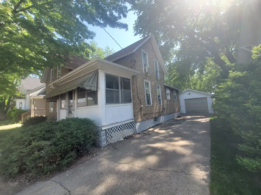 906 3rd Avenue, Sterling, IL 61081 - #2