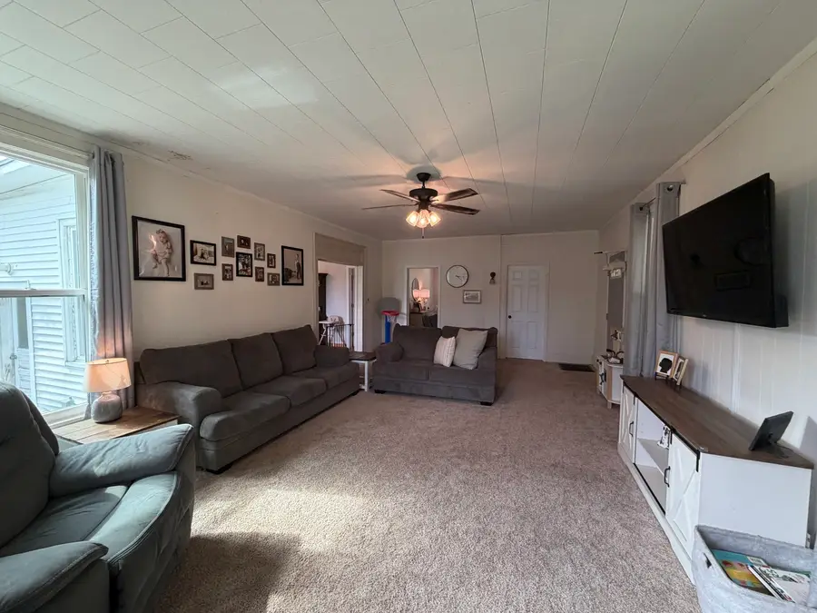 607 N Plum Street, Farmer City, IL 61842 - #3