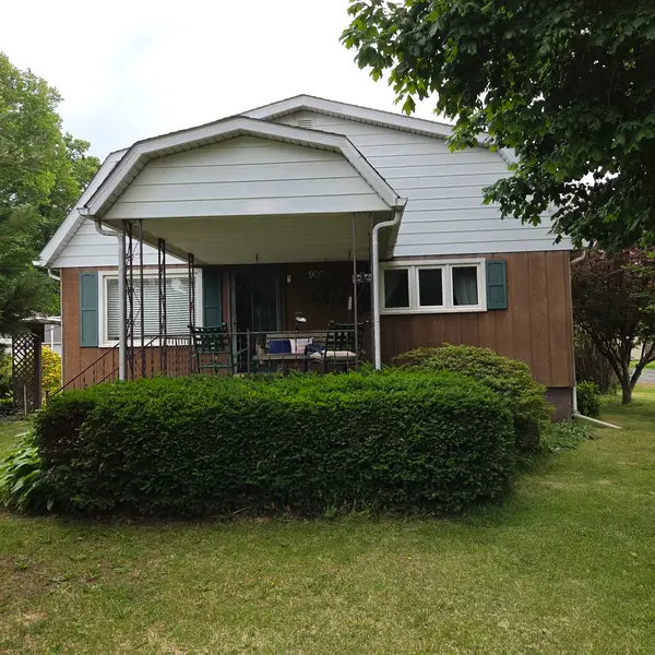 900 N Park Street, Sesser, IL 62884