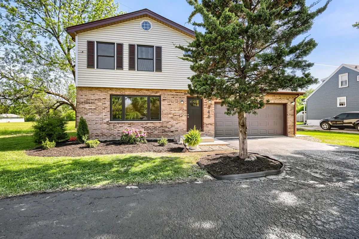 445 E Fullerton Avenue, Addison, IL 60101 - #1