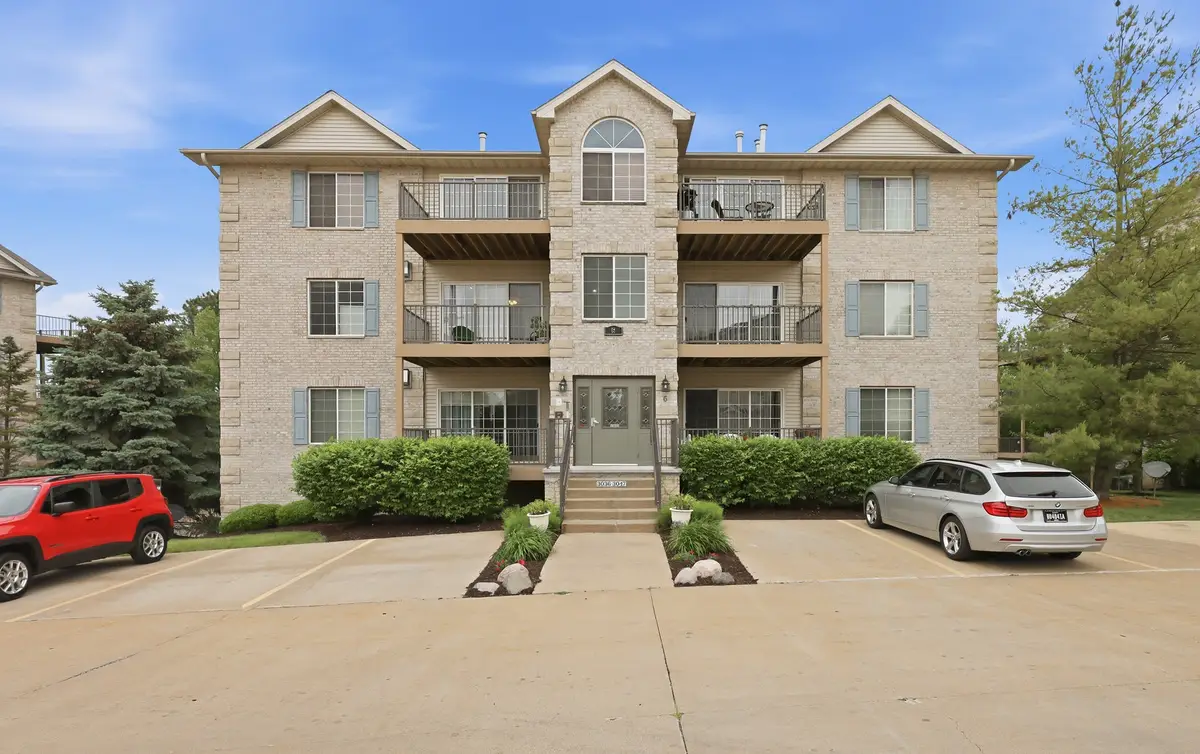 3040 Holiday Court #5, Bettendorf, IA 52722 - #1