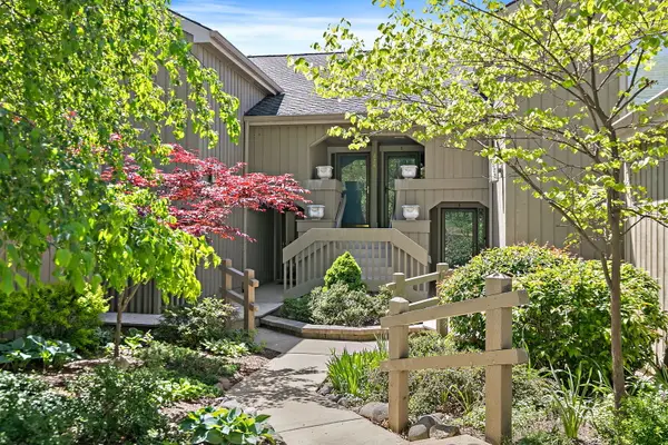 228 Hickory Lane #C, Lake Barrington, IL 60010