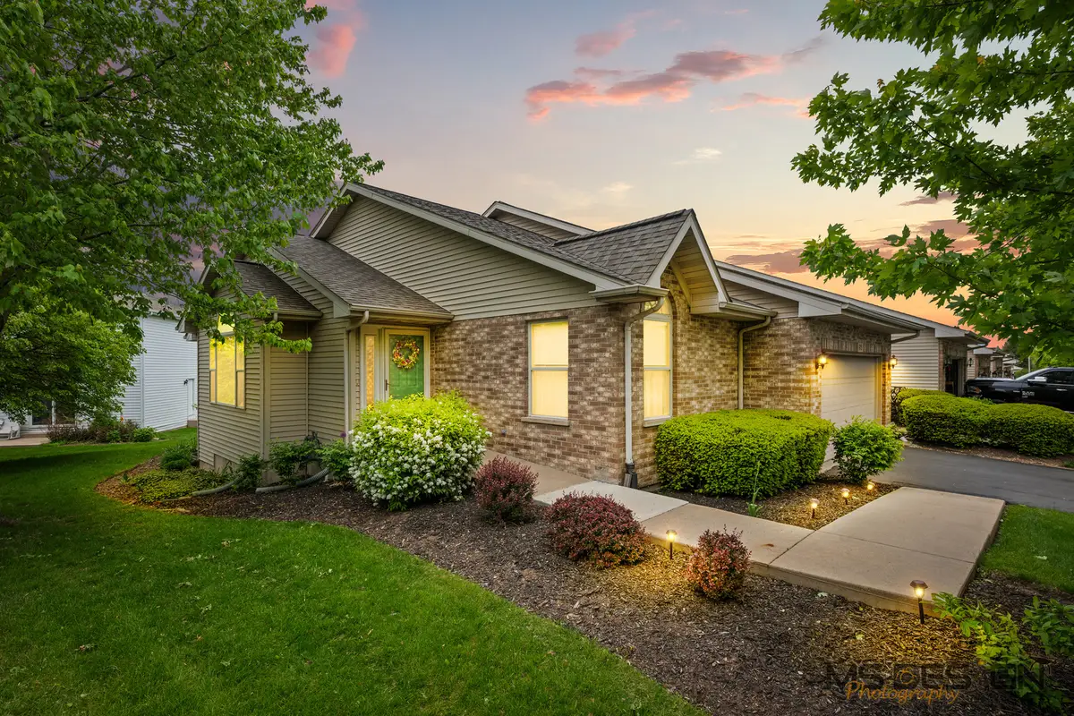 915 Foxpointe Drive, Sycamore, IL 60178 - #1