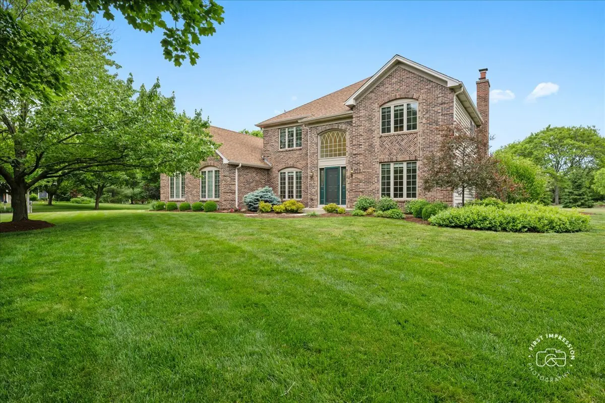 202 Windsor Circle, Saint Charles, IL 60175 - #1