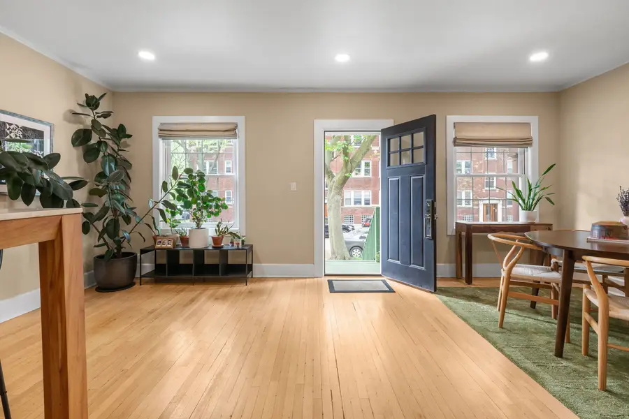 2324 W Eastwood Avenue, Chicago, IL 60625 - #2