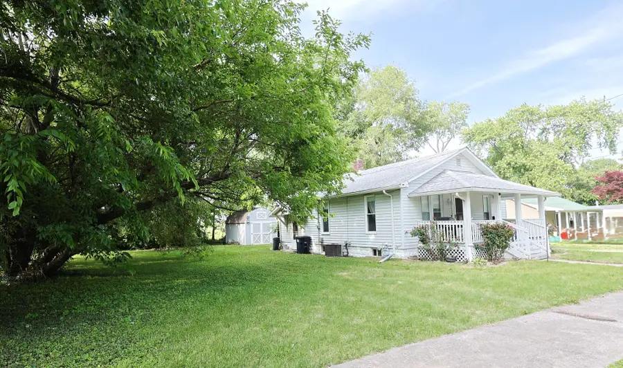 416 E Elm Street, Salem, IL 62881 - #3