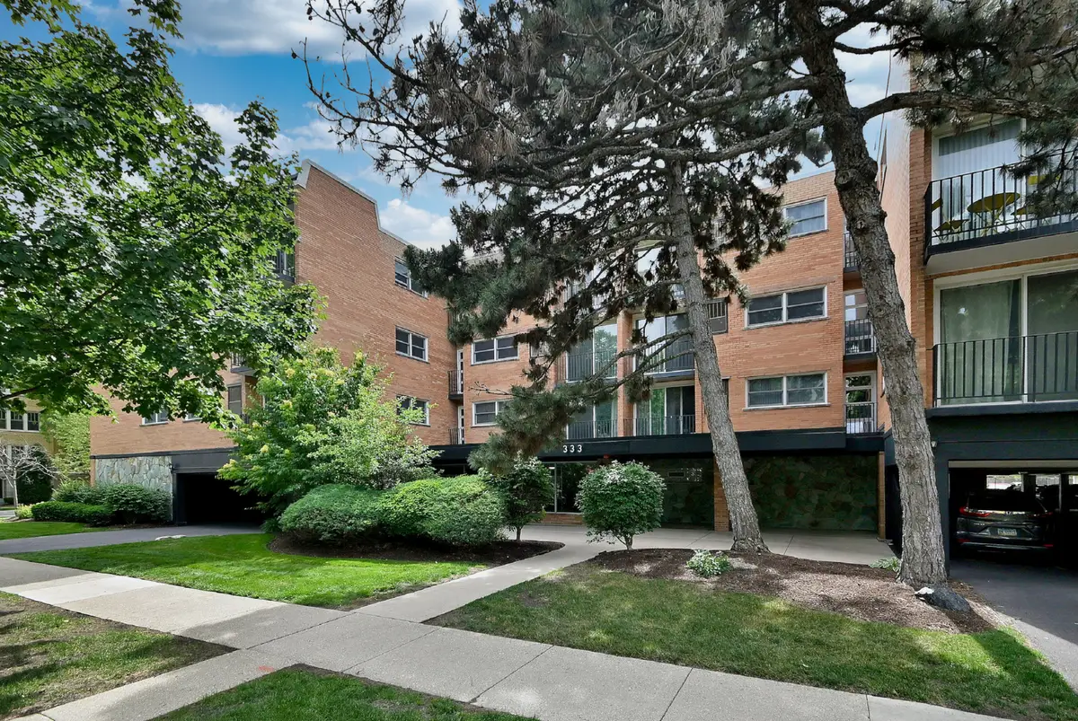 333 S East Avenue #202, Oak Park, IL 60302 - #1