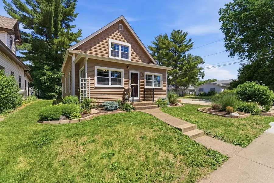 940 Jones Street, Bettendorf, IA 52722 - #2