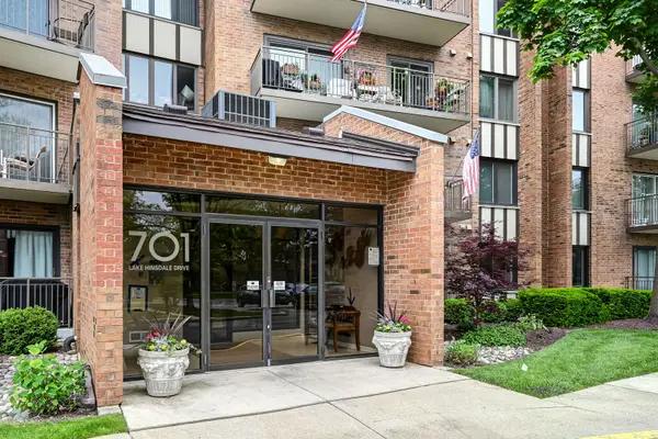 701 Lake Hinsdale Drive #412, Willowbrook, IL 60527