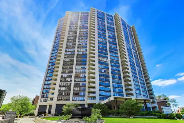 3930 N Pine Grove Avenue #1815, Chicago, IL 60613
