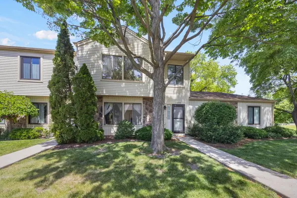 1626 Vermont Drive #1626, Elk Grove Village, IL 60007