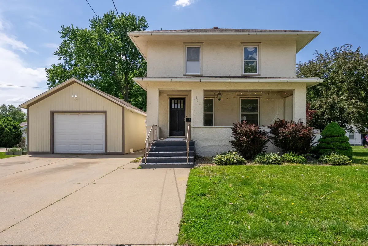 617 9th Avenue, Dewitt, IA 52472 - #1