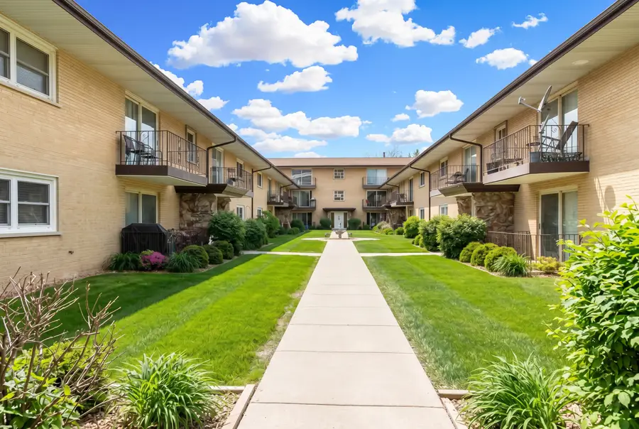 6126 S Kensington Avenue #C, Countryside, IL 60525 - #2
