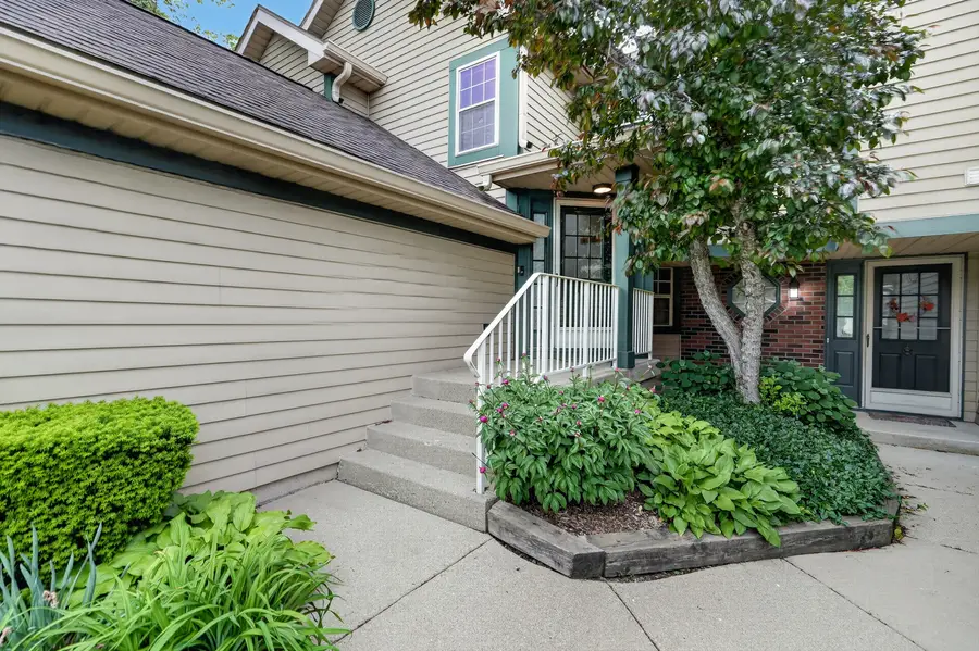 943 Ridgefield Lane #4, Wheeling, IL 60090 - #2
