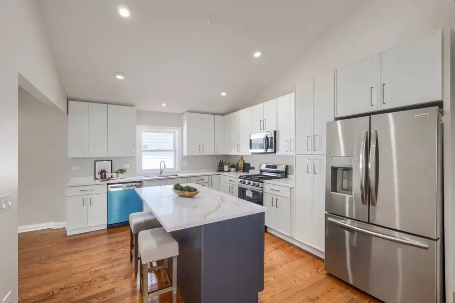 1025 S Ardmore Avenue, Villa Park, IL 60181 - #3