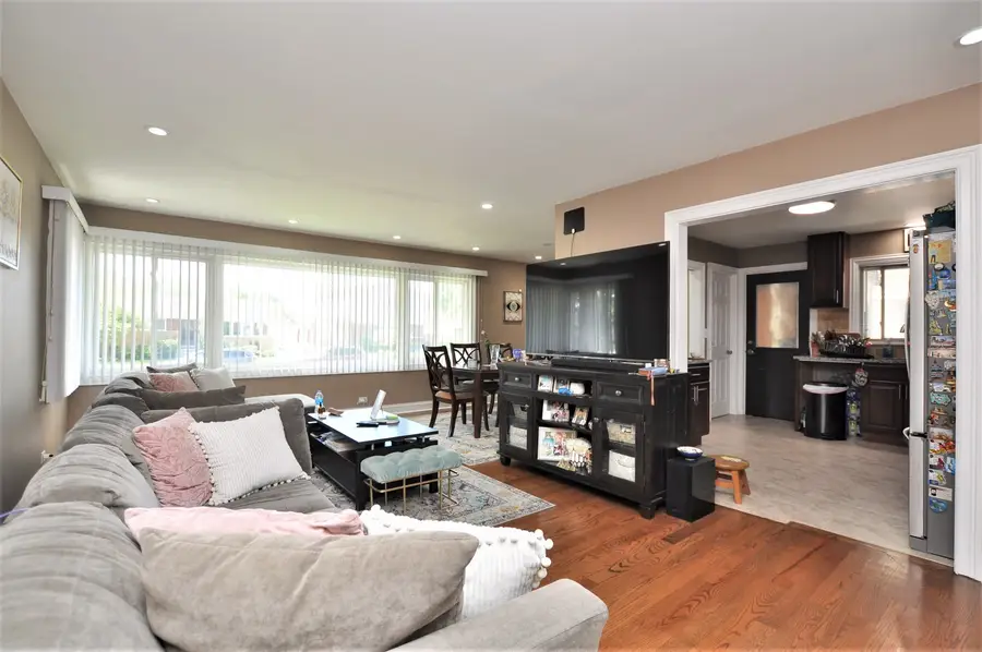7226 W Conrad Avenue, Niles, IL 60714 - #3