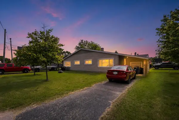 110 W Valley View Drive, McHenry, IL 60051