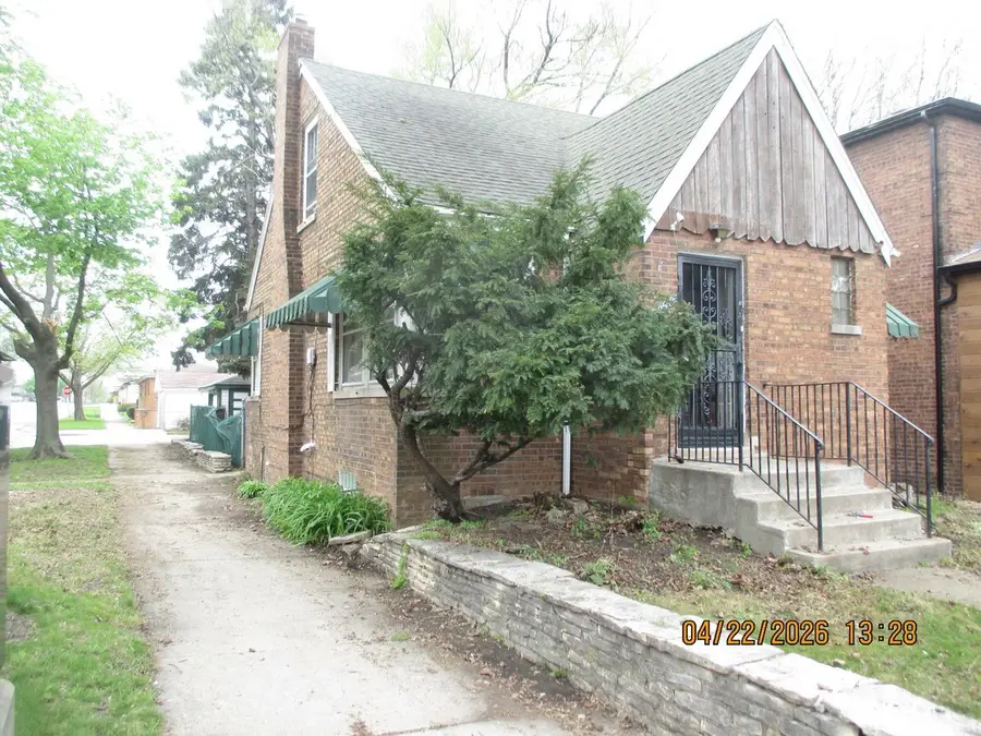 9058 S Jeffery Boulevard, Chicago, IL 60617 - #3
