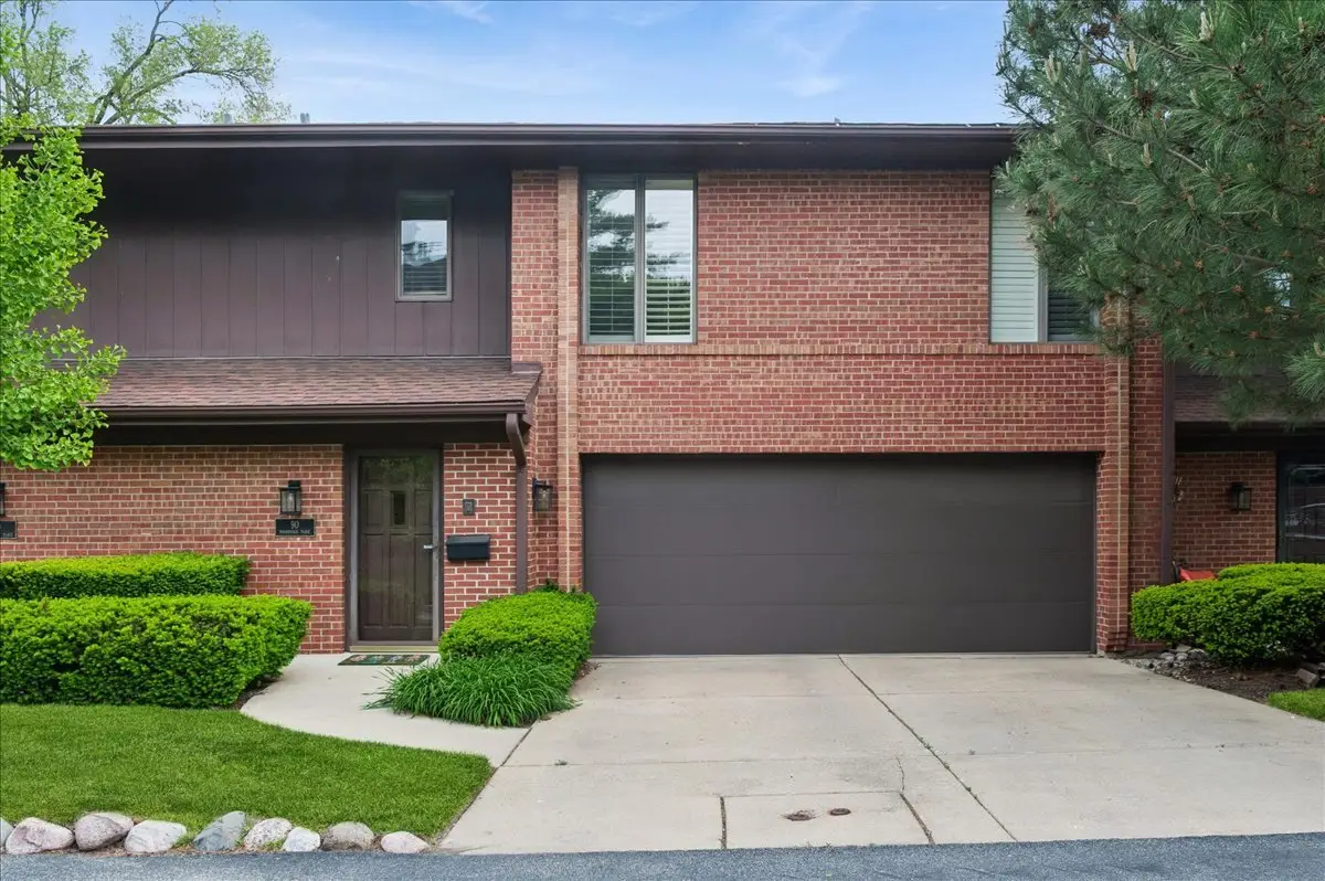 90 Boardwalk Place, Park Ridge, IL 60068 - #1