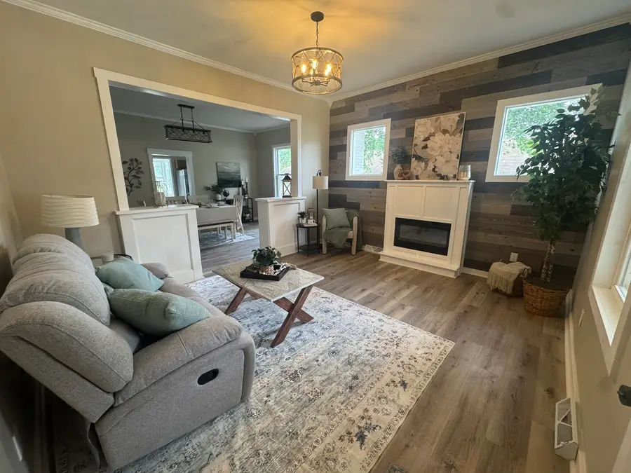 909 W Prairie Street, Marion, IL 62959 - #3