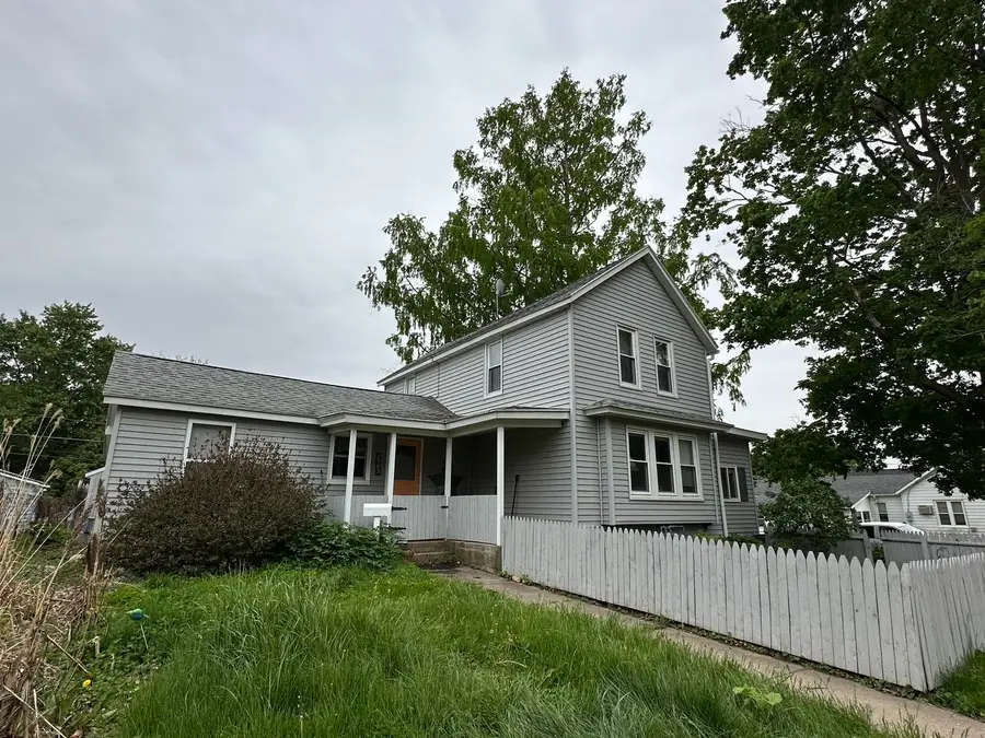 2905 Pershing Boulevard, Clinton, IA 52732 - #2