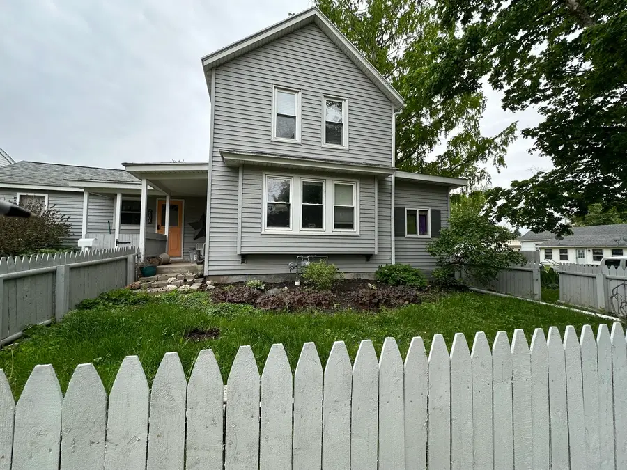 2905 Pershing Boulevard, Clinton, IA 52732 - #3