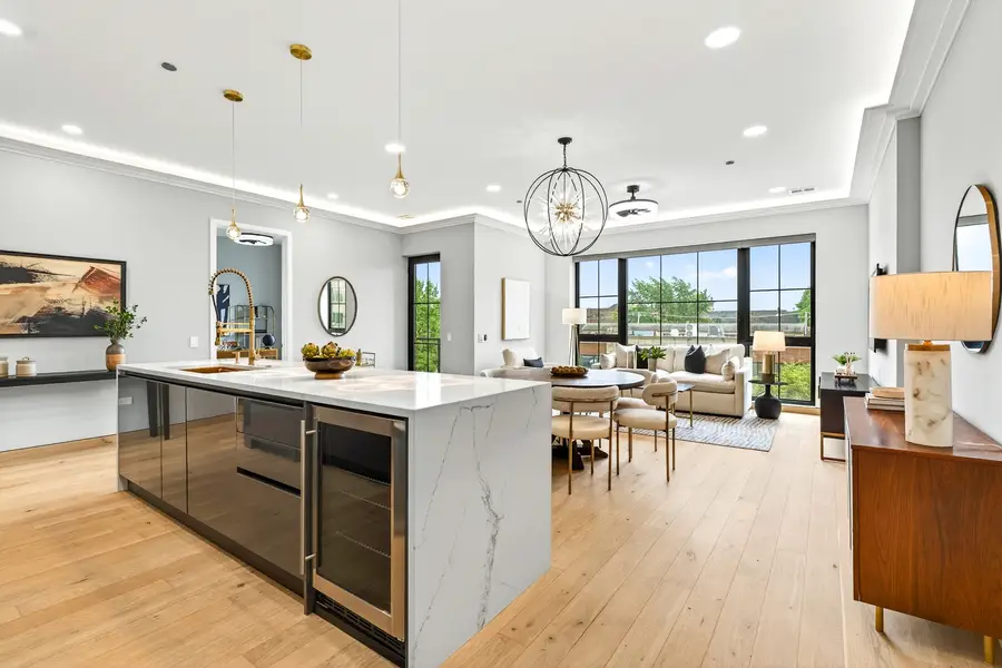 2024 W Irving Park Road #302, Chicago, IL 60618 - #3