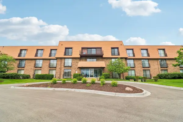 4050 Dundee Road #303, Northbrook, IL 60062