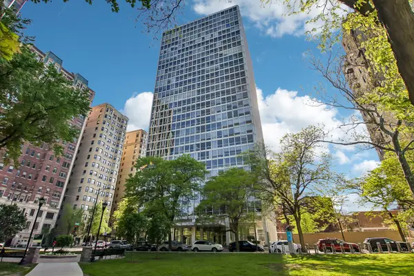 2400 N Lakeview Avenue #1704, Chicago, IL 60614