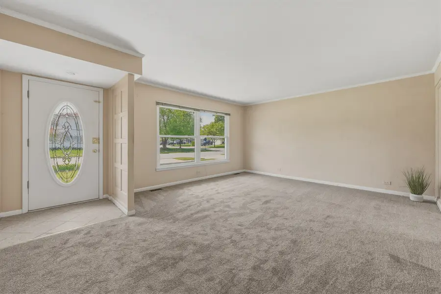 356 Banbury Avenue, Elk Grove Village, IL 60007 - #3