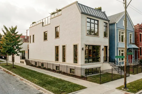 1303 W Barry Avenue, Chicago, IL 60657