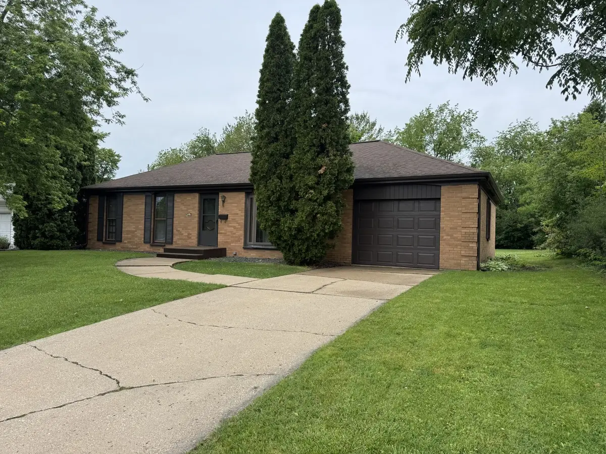 2006 Pine Street, Peru, IL 61354 - #1