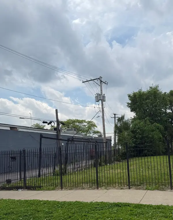 4415 W Congress Parkway, Chicago, IL 60624