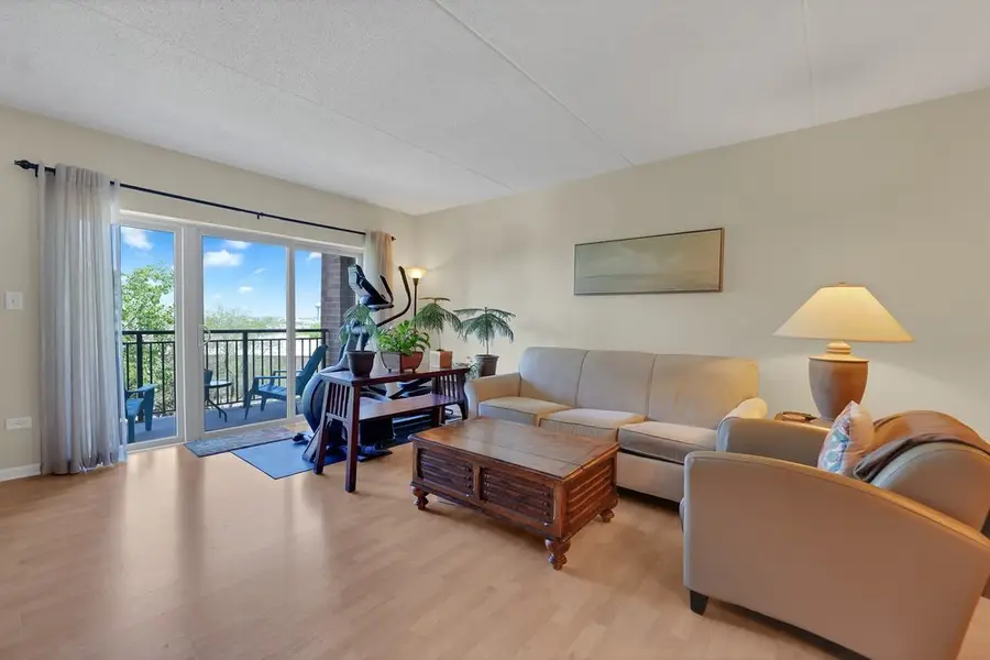635 Perrie Drive #404, Elk Grove Village, IL 60007 - #3