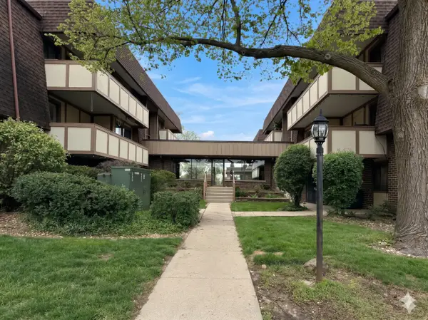 435 Cavalier Court #205C, West Dundee, IL 60118