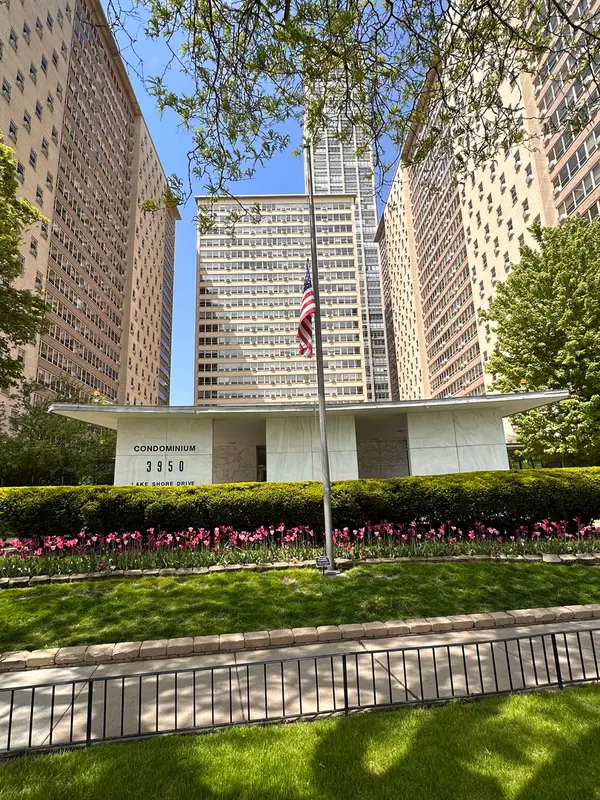 3950 N Lake Shore Drive #1207, Chicago, IL 60613