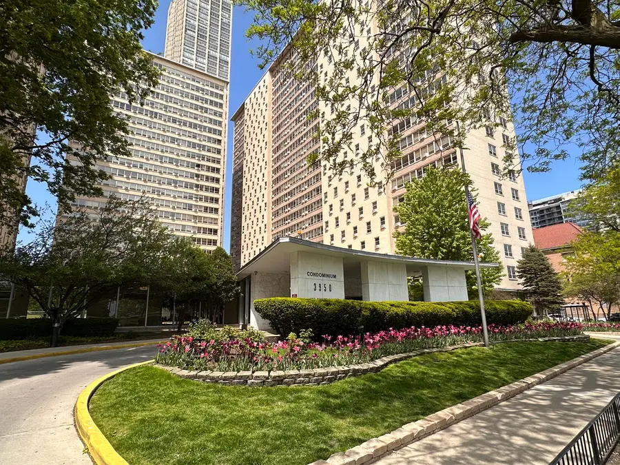 3950 N Lake Shore Drive #1207, Chicago, IL 60613 - #2