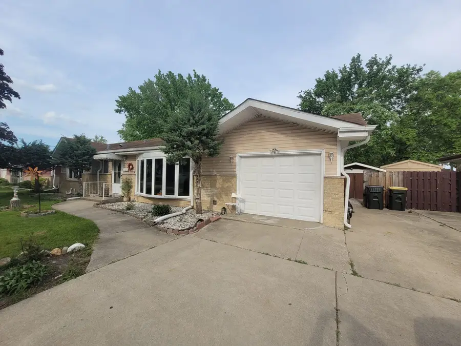 9425 Margail Avenue, Des Plaines, IL 60016 - #2