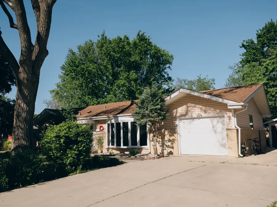 9425 Margail Avenue, Des Plaines, IL 60016 - #3