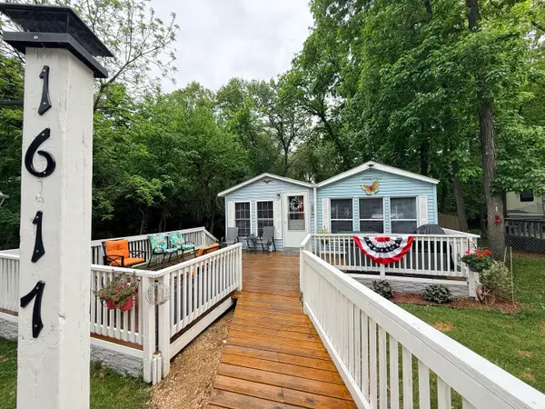16-17 Woodhaven Lakes, Sublette, IL 61367