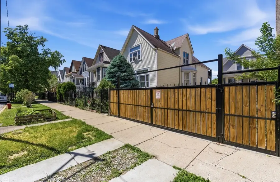 3726 W Mclean Avenue, Chicago, IL 60647 - #3