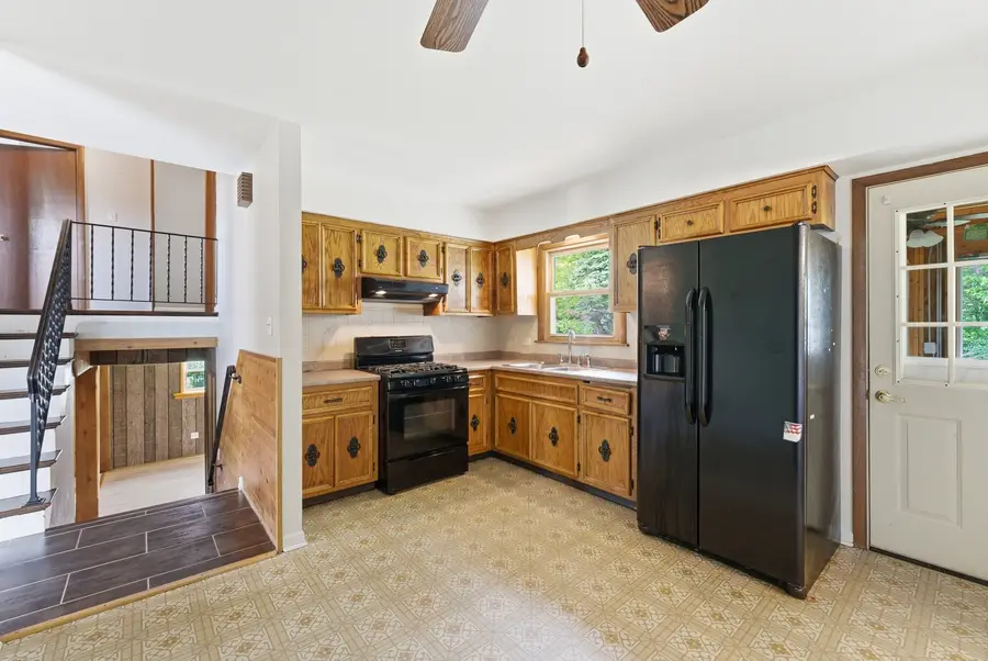 565 Eletson Drive, Crystal Lake, IL 60014 - #2