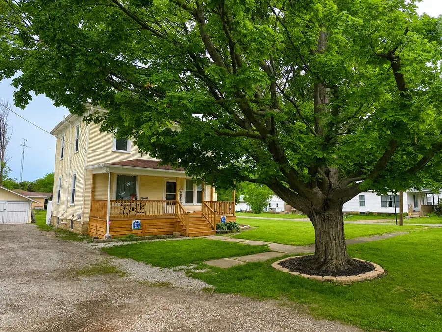210 E 6th Avenue, Clifton, IL 60927 - #3
