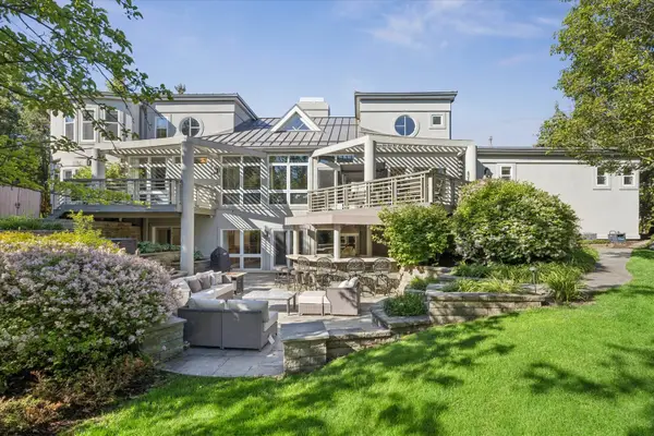 125 Circle Ridge Drive, Burr Ridge, IL 60527